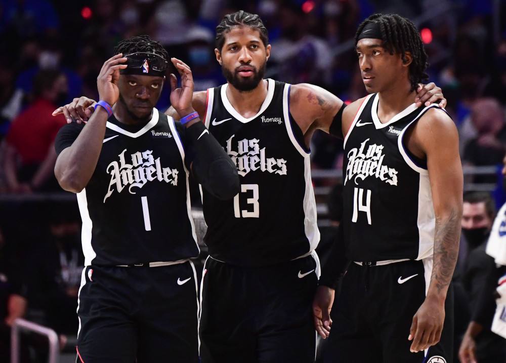 第10个亚军，申花上次拿到中国足球顶级联赛冠军还是30年前（申花第10次屈居亚军，距上次顶级联赛夺冠已30年）