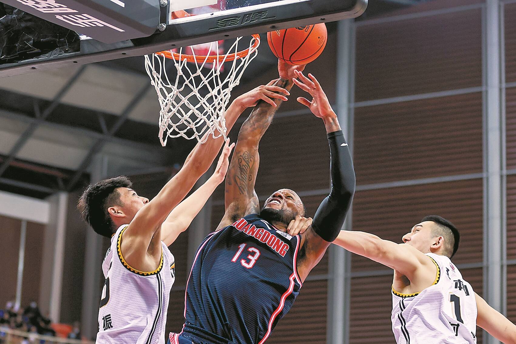 马卡：拉菲尼亚缺阵导致巴萨成绩下滑，他对球队至关重要（马卡报：拉菲尼亚缺席致巴萨战绩受挫，他是球队关键一环）