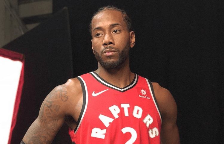 库蒂尼奥为小儿子庆祝生日，一家人身穿他效力过球队的球衣（库蒂尼奥为幼子庆生，全家穿上他昔日效力球队的球衣）