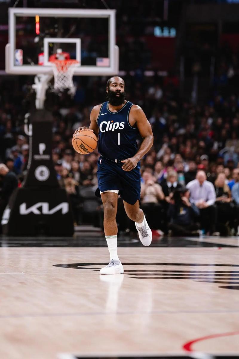 沃特金斯和罗杰斯上赛季至今连线已造8球，英超同期最多（自上季至今，沃特金斯与罗杰斯合力贡献8球，英超同期最多）