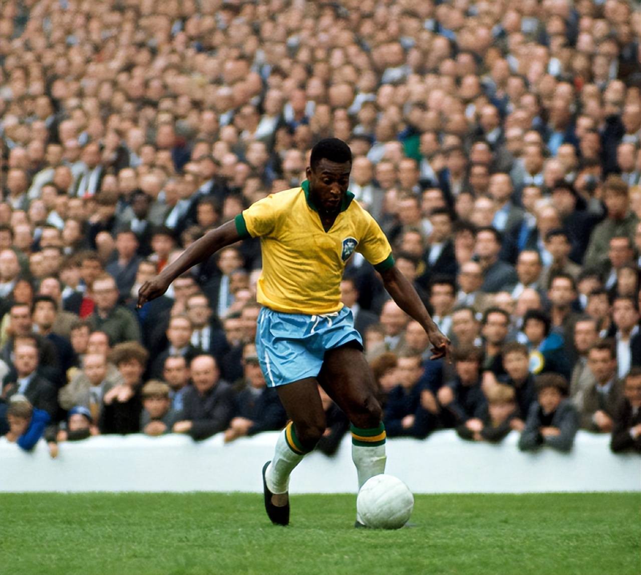 穆勒：孔帕尼的工作非常出色，本赛季观看拜仁比赛是种享受（穆勒盛赞孔帕尼：本季拜仁踢得赏心悦目）