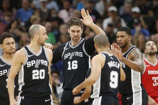 官方：西班牙队补召巴列卡诺前锋德弗鲁托斯进入大名单（官宣：西班牙队递补征召巴列卡诺前锋德弗鲁托斯入选大名单）