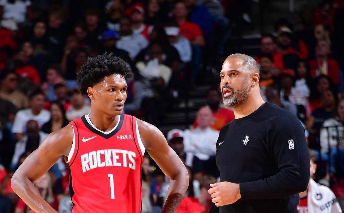 利物浦本赛季状态低迷，引援失误和阵容问题导致萨拉赫被冷宫，球队内部矛盾加剧。（利物浦赛季表现不佳：引援不当、阵容失衡致萨拉赫遭雪藏，队内矛盾升级）