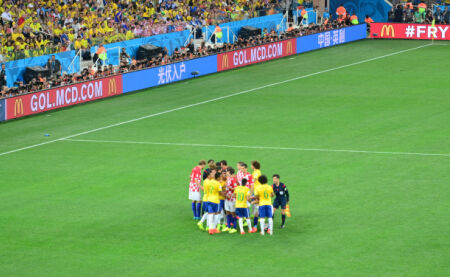 关键球打成后教练激动怒吼（关键球命中，主帅激动怒吼）