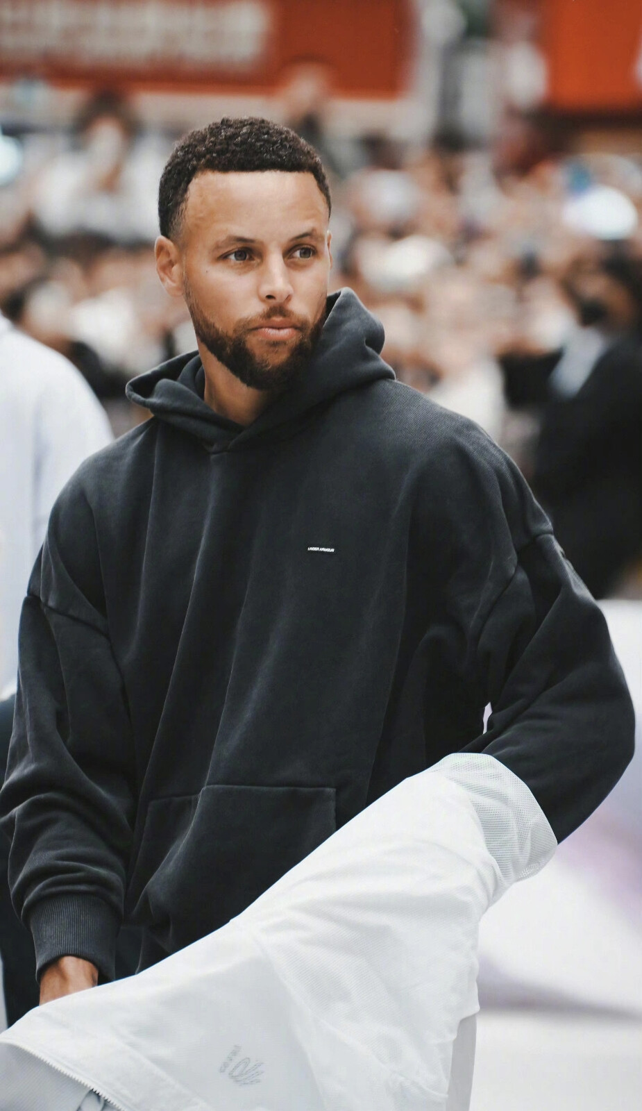 奥巴梅扬：当年我从巴萨去切尔西是一个巨大的错误（奥巴梅扬懊悔：离开巴萨转投切尔西是我职业生涯的重大失误）