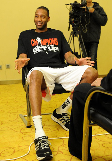 广岛前锋：亚冠与J联赛在身体对抗、速度等方面有很大区别（广岛前锋：亚冠与J联赛在对抗强度与速度上差异明显）