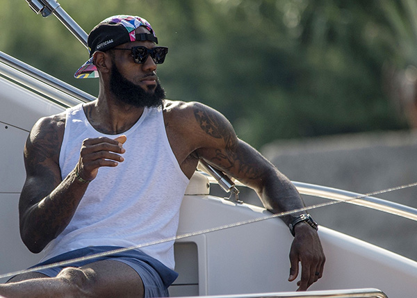 英超前瞻比分预测：利物浦VS桑德兰，柏林赫塔，热刺全部拿下！（英超前瞻及比分预判：利物浦迎战桑德兰，柏林赫塔与热刺全取三分）