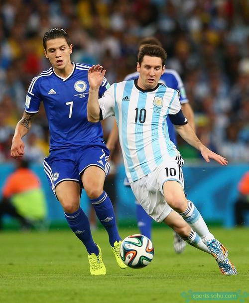 追梦：鉴于字母哥所做的一切，雄鹿应该助他前往能争冠的队伍（追梦认为：鉴于字母哥的贡献，雄鹿应助其加盟冲冠球队）