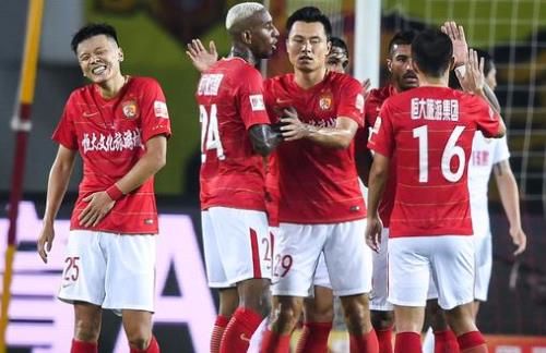 荣获马德里足协颁发的体育传奇奖，托雷斯晒图感谢马德里足协（托雷斯获马德里足协体育传奇奖，晒照致谢）