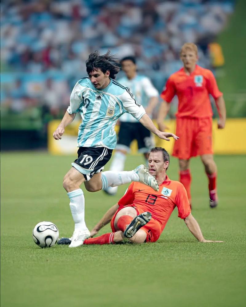 保罗离队快船终结5连败！哈登轰27+9轻取老鹰：与队友贴耳热聊（保罗离队，快船止住五连败；哈登27+9轻取老鹰，与队友贴耳热聊）