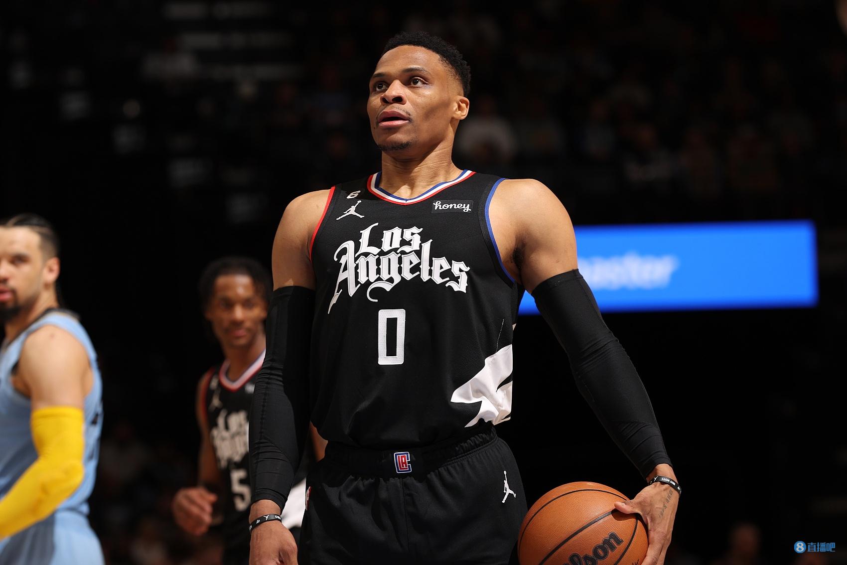 迪亚斯本赛季19场已送出6次助攻，超过上赛季整个赛季（迪亚斯本季19战送出6助攻，已超上季总数）