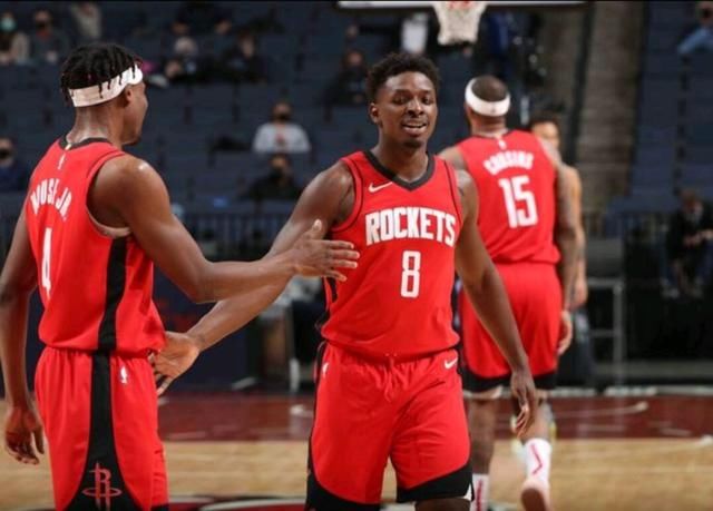 状态回暖！布伦森全场投篮16中9，得到26分2板5助3断（手感回升！布伦森16投9中砍下26分2篮板5助攻3抢断）