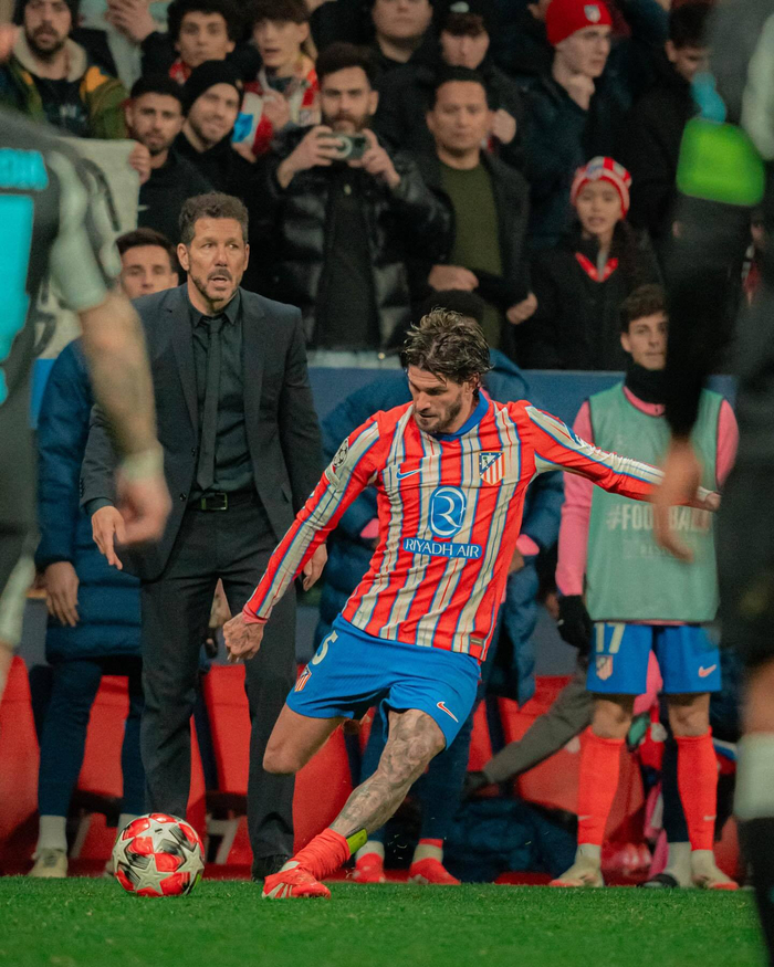 跟队记者：迈尼昂看起来不会续约，但阿莱格里仍在试图说服他