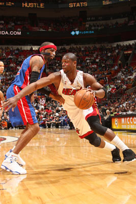 弗兰克：也许罗梅罗和范德芬该踢前锋；战旧主？比赛就是要赢（弗兰克：考虑让罗梅罗和范德芬打前锋；对阵旧主只为赢球）