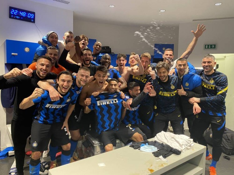 与4结缘，多特5轮欧冠联赛有4轮打入4球，剩下1轮被曼城进4球（多特欧冠五战尽染“4”色：四场各入4球，唯一一场被曼城灌4球）