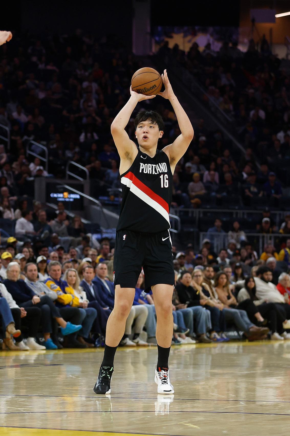 每体：巴萨仍未对莱万做决定，在关注小蜘蛛、凯恩、吉拉西等（每体：巴萨尚未敲定莱万去留，正考察小蜘蛛、凯恩、吉拉西等）